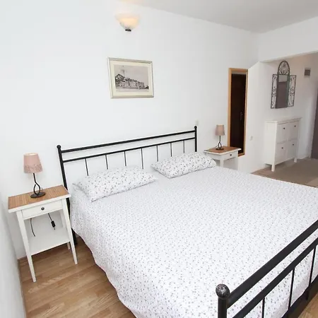 Mirela Apartment *