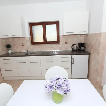 Apartment Mirela *