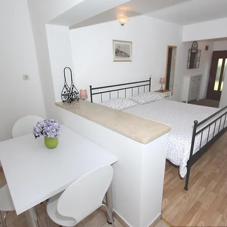 Mirela Apartment