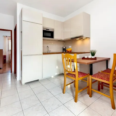 Mirela Apartment *