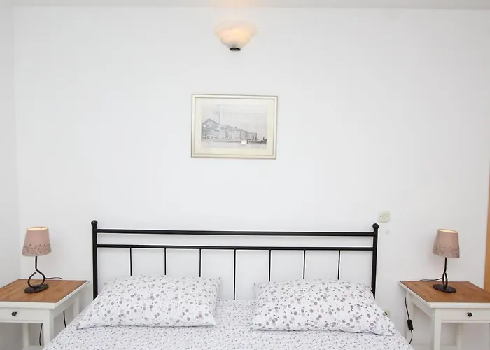 Mirela Apartamento