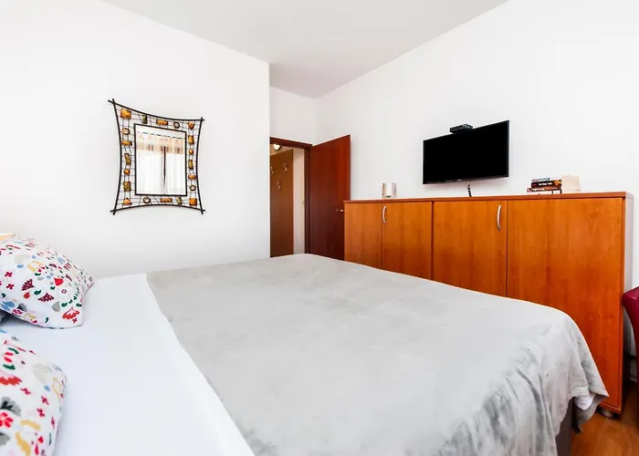 Mirela Apartamento